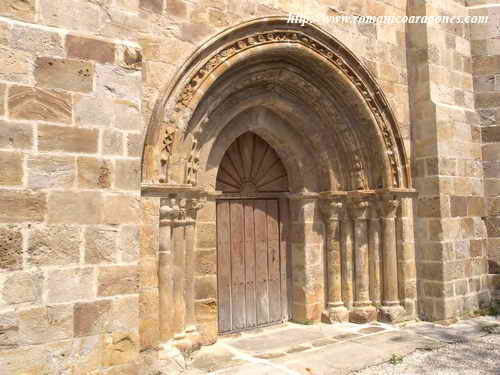 DETALLE DE LA PORTADA SUR DEL TEMPLO